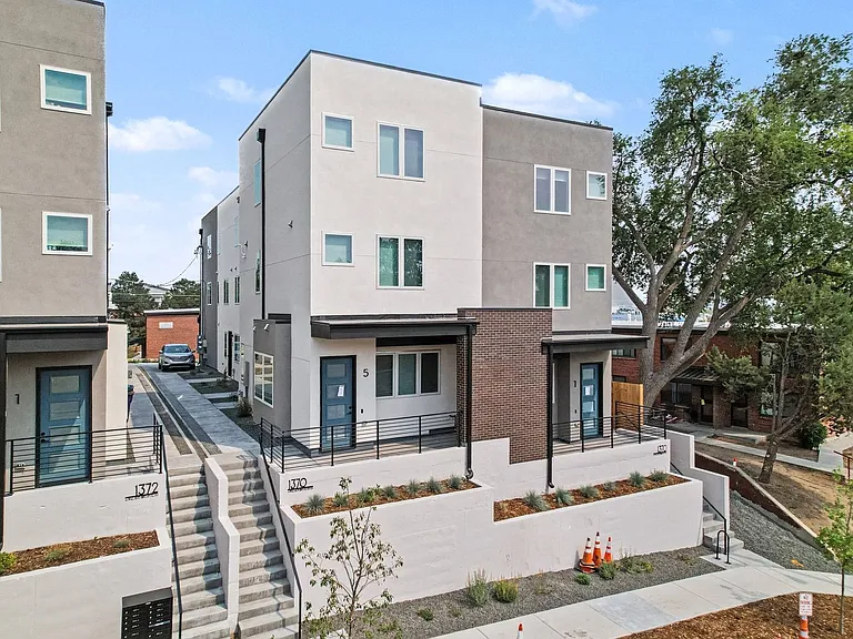 1370 Lowell Blvd — Photo 1