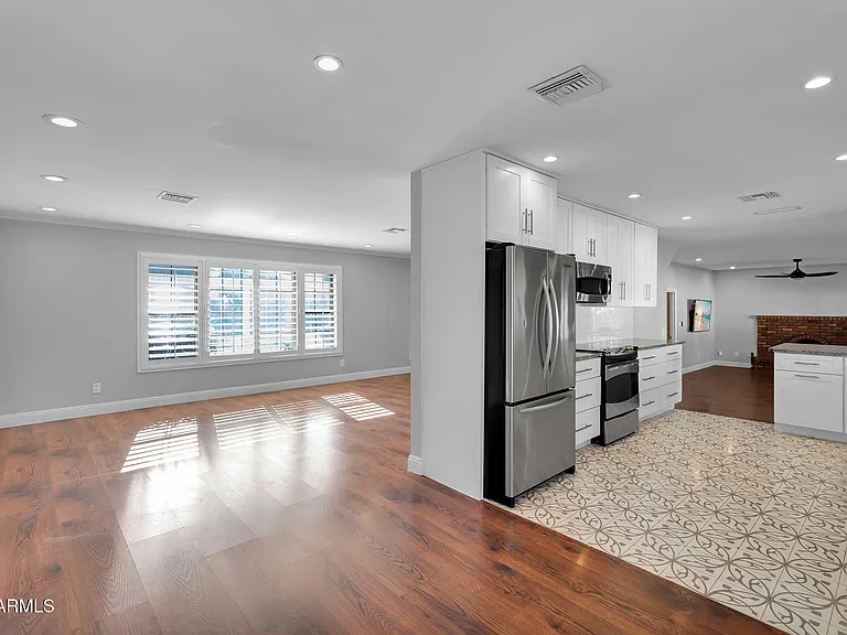 2542 W Nopal Ave — Photo 18
