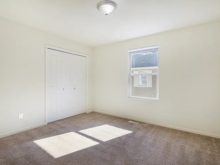 2643 Redwood Ave — Photo 16