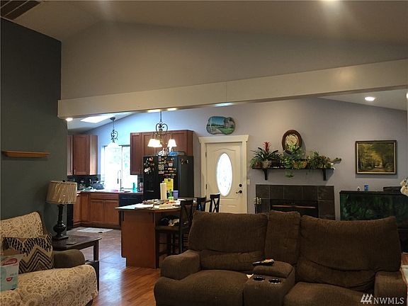 5th image of 629 Acorn Ct SE
