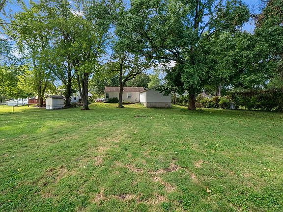 2nd image of 32 Mary Ann Ct