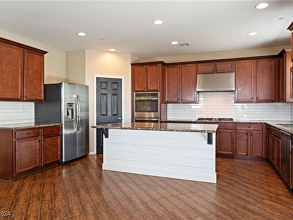4th image of 29 Arista Port St