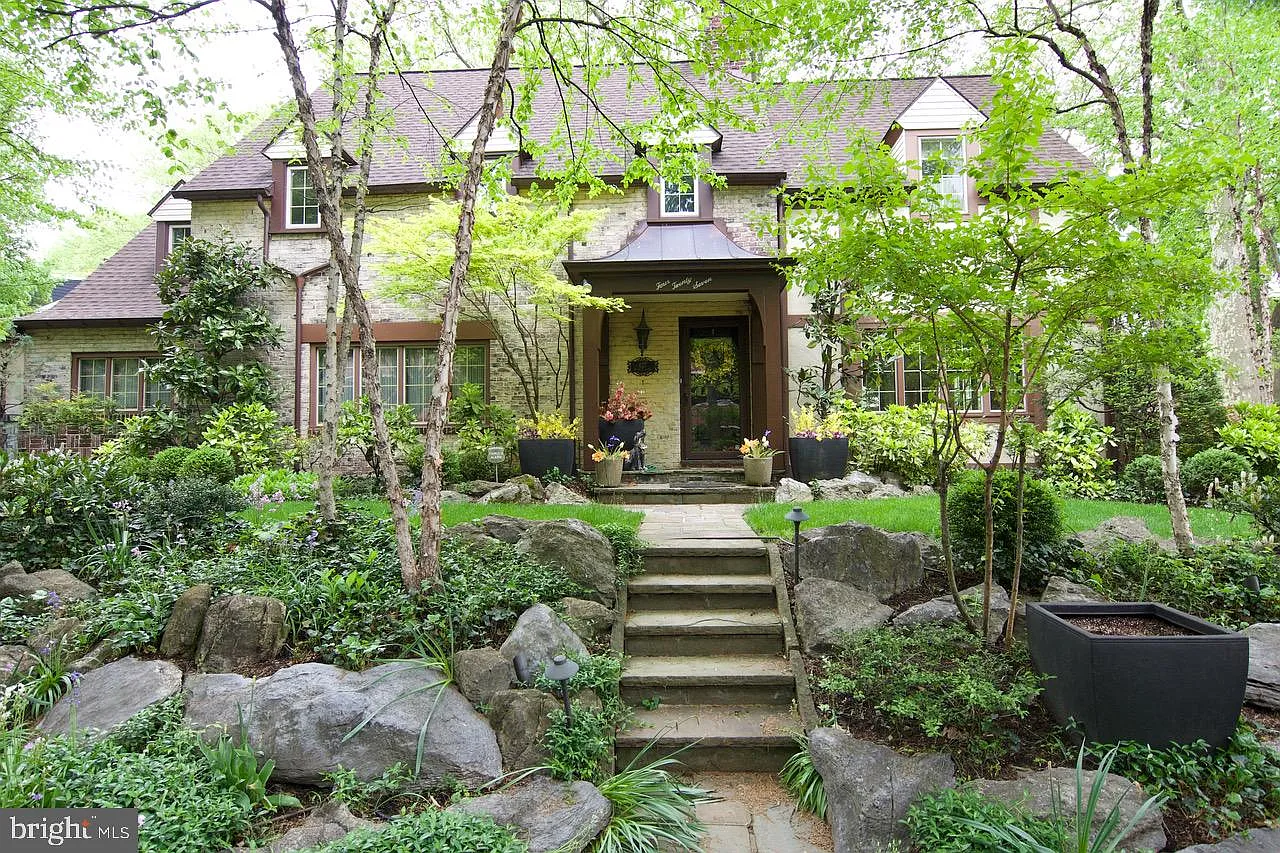 427 Museum Rd photo 1