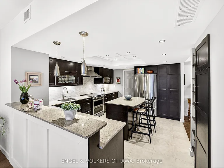 160 George St #2404 — Photo 17