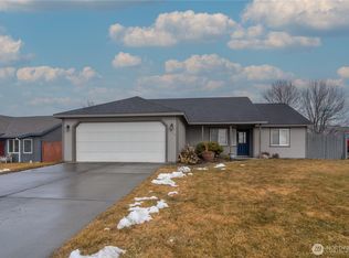 1417 S Cougar Dr, Moses Lake, WA 98837