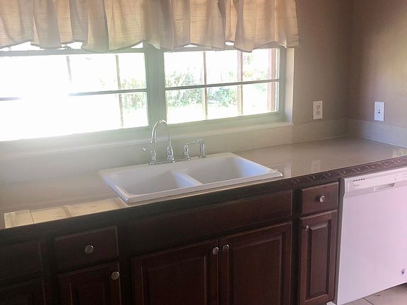 5th image of 106 Maplewood Dr
