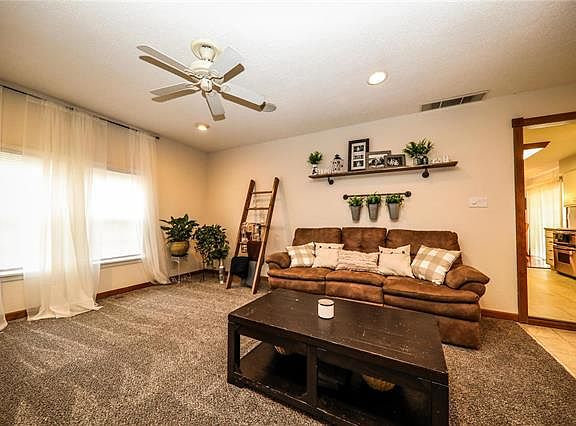5th image of 452 Tamarach Dr