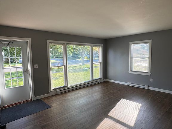 3rd image of 8 Bailey Ave