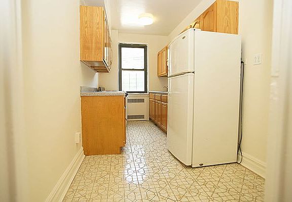 4th image of 529 E 235th St APT 5C