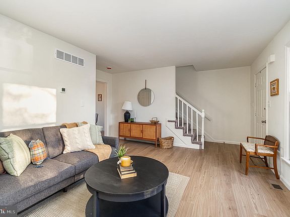 3rd image of 266 Lumber St