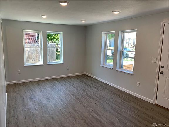 4th image of 320 Baker St