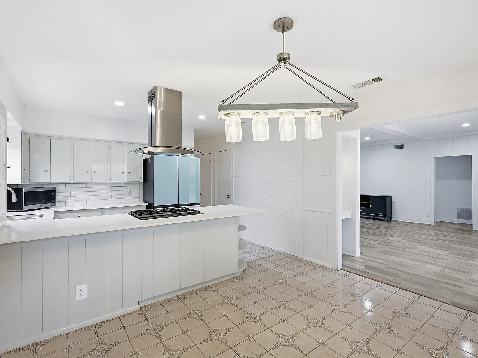 3 bed, 2038 sqft, $2,495 — Photo 3