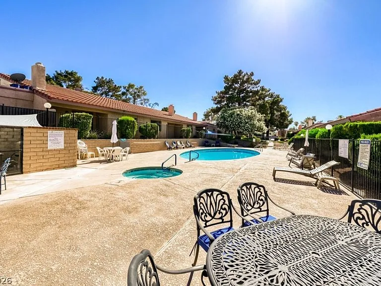 1834 Camino Verde Ln — Photo 2