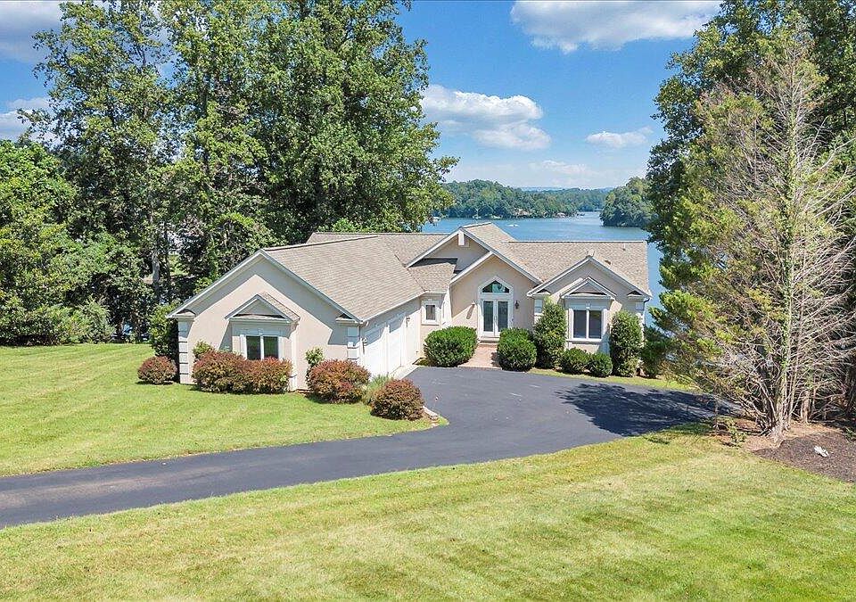 1st image of 451 Sourwood Dr