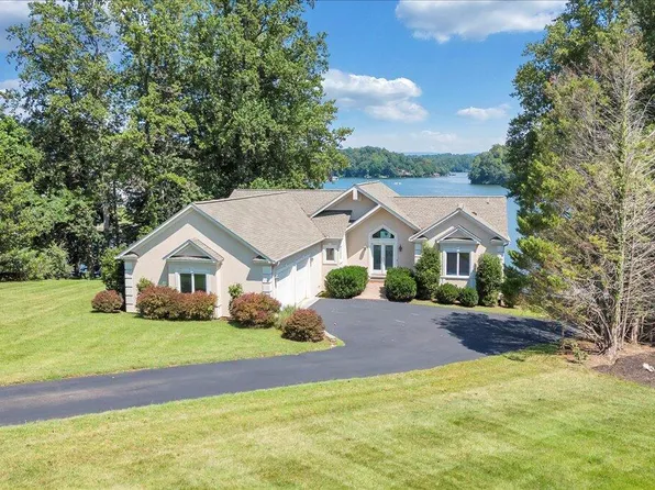 451 Sourwood Dr, Hardy, VA 24101