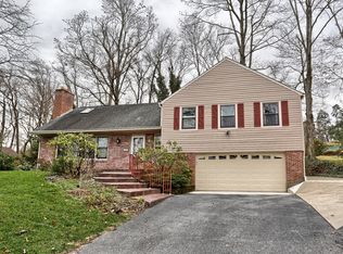 160 Woodland Dr, York, PA 17403
