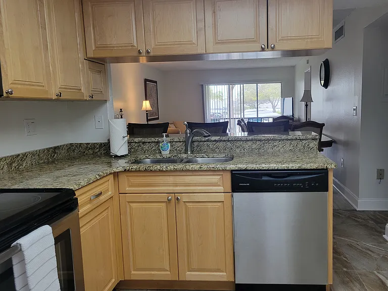 130 Cypress Ct — Photo 5