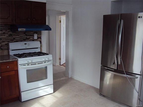 3rd image of 25 Fillmore Pl