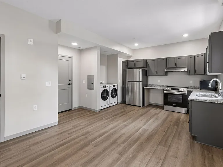 321 6th St E #5 — Photo 3