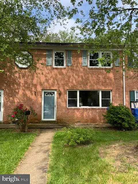 120 Charles Pl photo 1