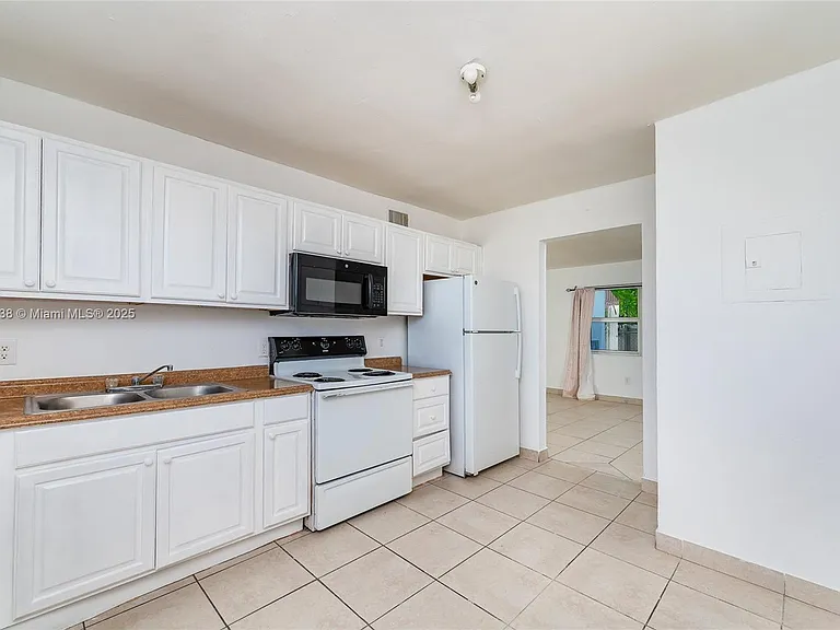 520 SW Krome Ter #1 — Photo 5