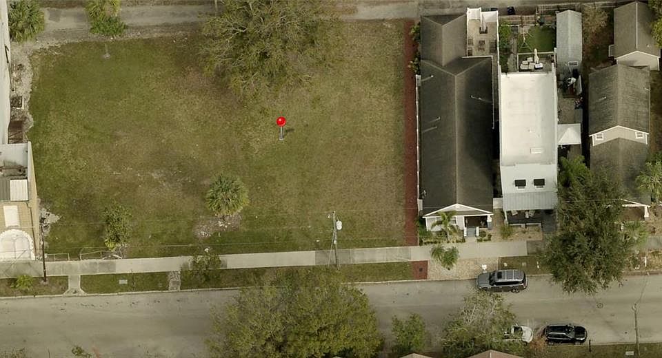 2nd image of 2133 W Spruce St #16