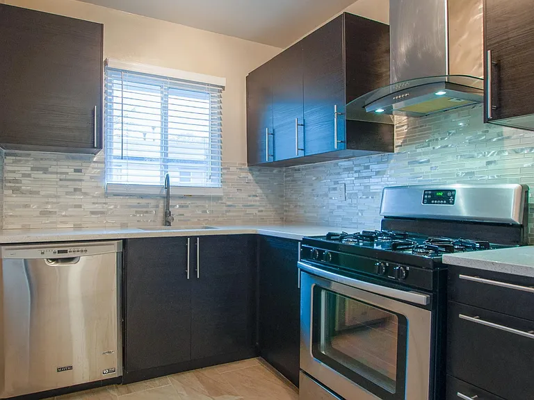 773 Greenwood Ave NE #7 — Photo 3