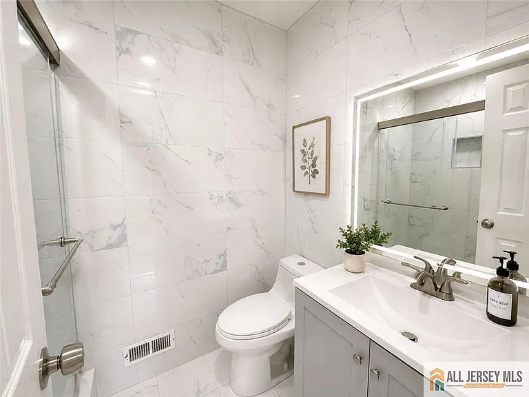 102 Goodwin Dr — Photo 14