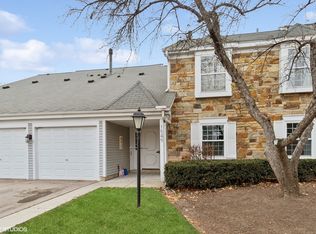 1549 Sandhurst Ct APT D, Wheaton, IL 60189