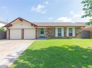 1057 NW 1st St, Moore, OK 73160