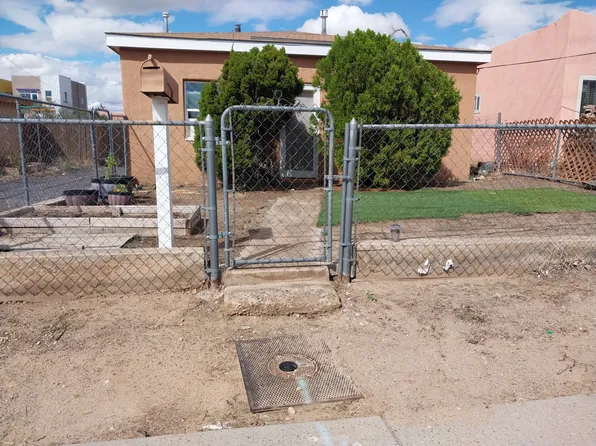 317 McKnight Ave NE #1, Albuquerque, NM 87102