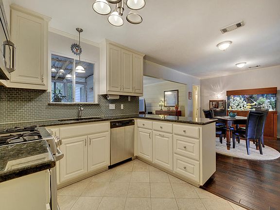 5th image of 3306 Skylark Dr