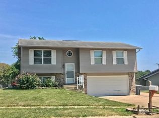 1628 Oakwood Dr, O'Fallon, MO 63366
