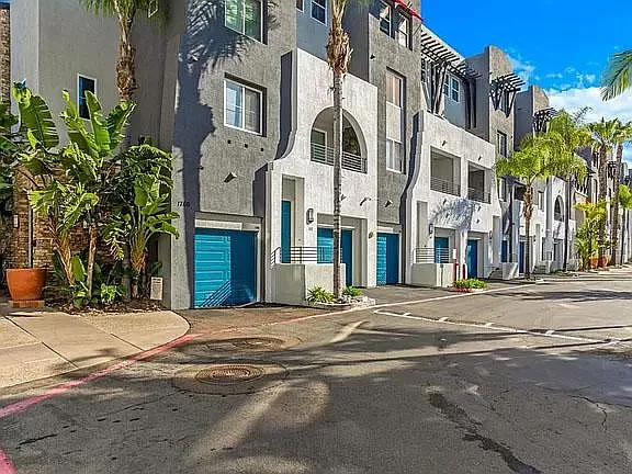 2 bed, 2.5 bath, 1275 sqft, $2,995 — Photo 1