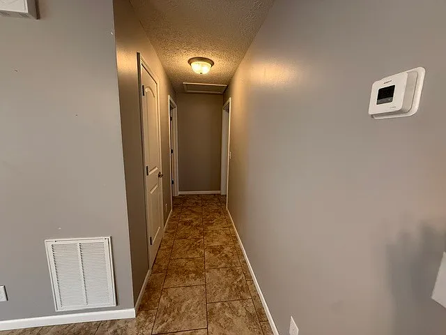 911 N Riverside Dr — Photo 39