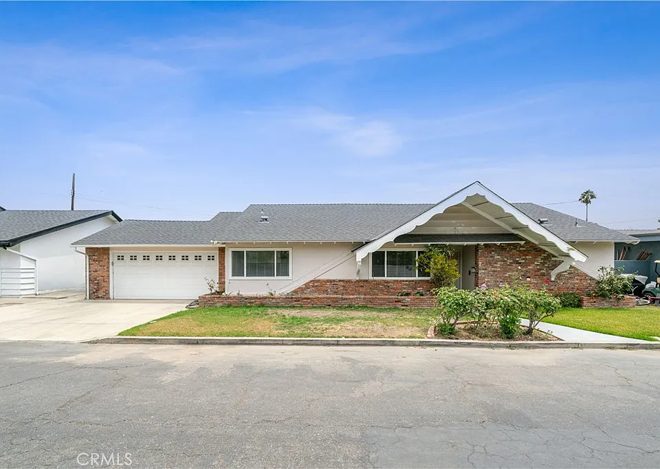 1019 E Walnut Ave