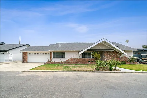1019 E Walnut Ave Photo 1