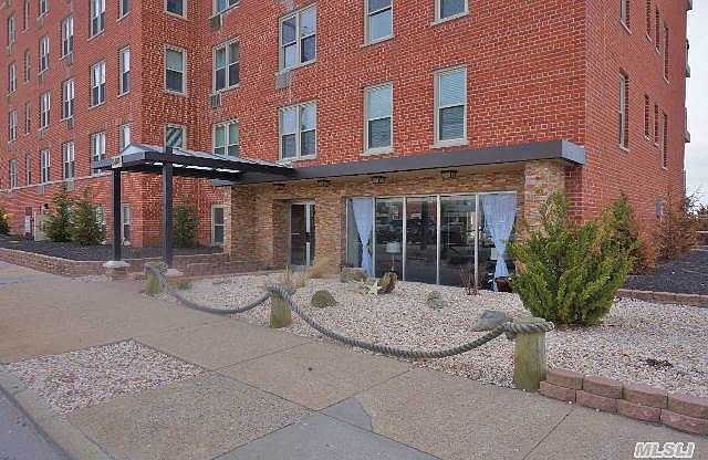 1st image of 560 W Broadway APT 5H