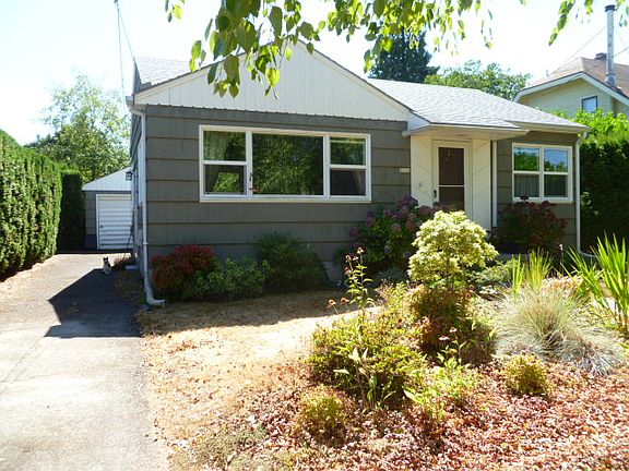 house with view of garage