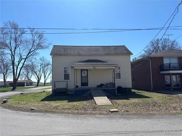363 S Walnut St, Breese, IL 62230