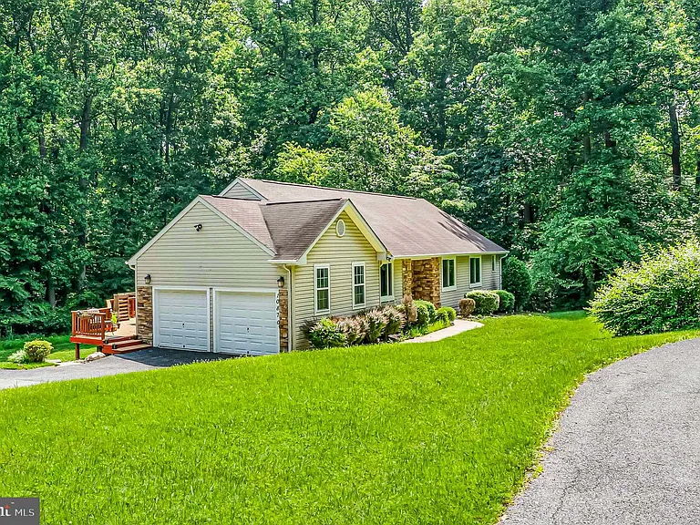 10870 Hammond Dr — Photo 2