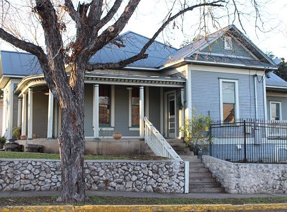 2nd image of 393 Comal Ave