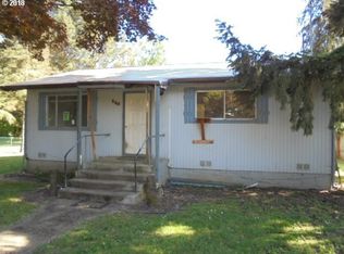 110 5th St, Dillard, OR 97432