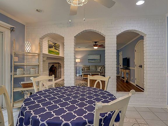 Kitchen Dining Area