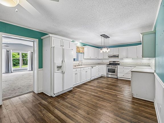 5th image of 171 Diane Ln