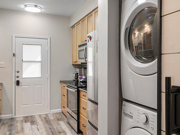 2nd image of 1300 Woodlawn Blvd APT 100