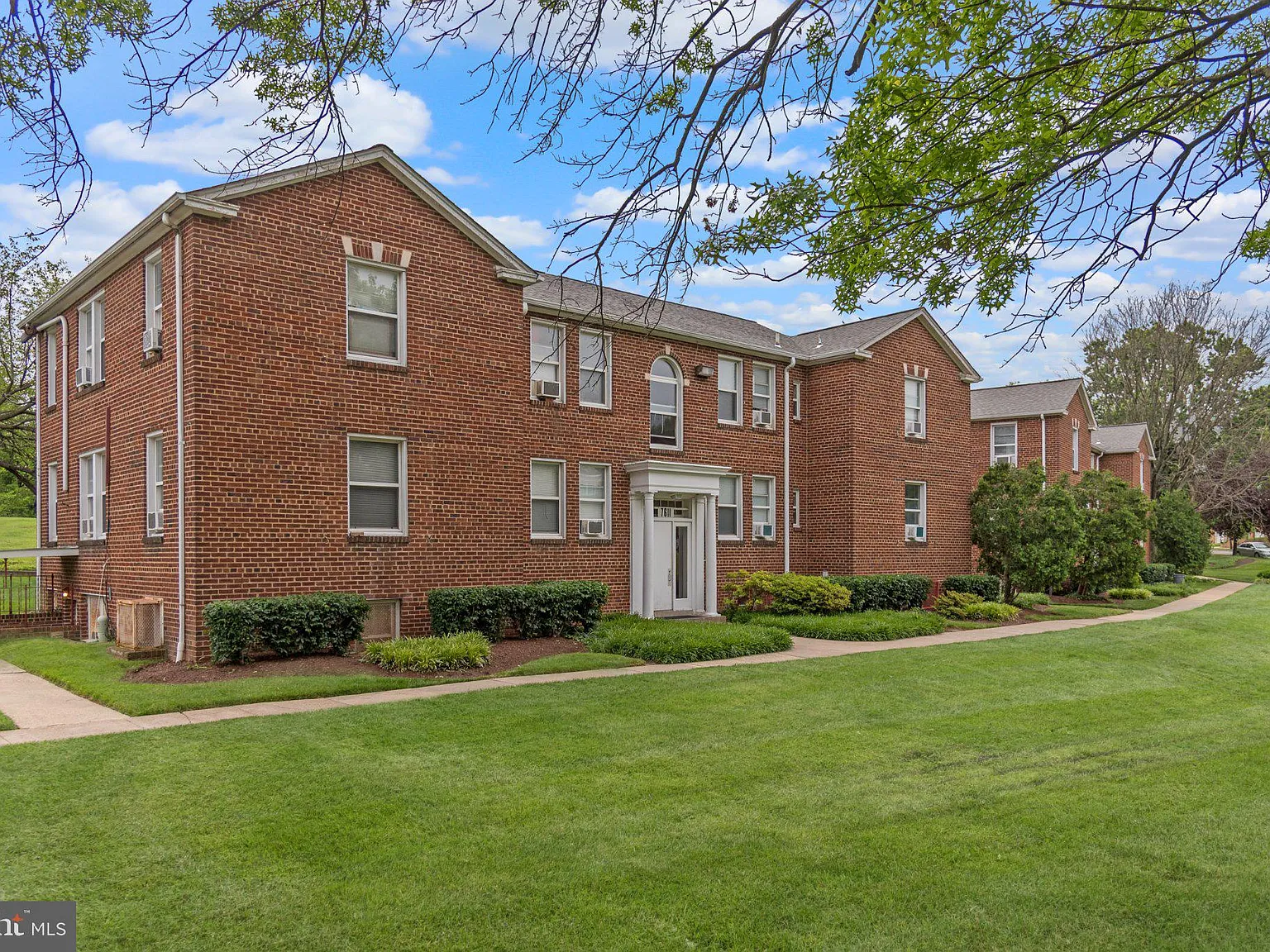 1 bed, 1.0 bath, 800 sqft, $1,555 — Photo 4