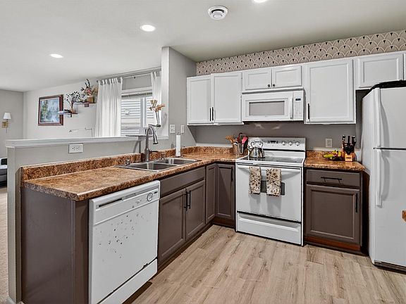 4th image of 218 South Musket Ridge Drive #6