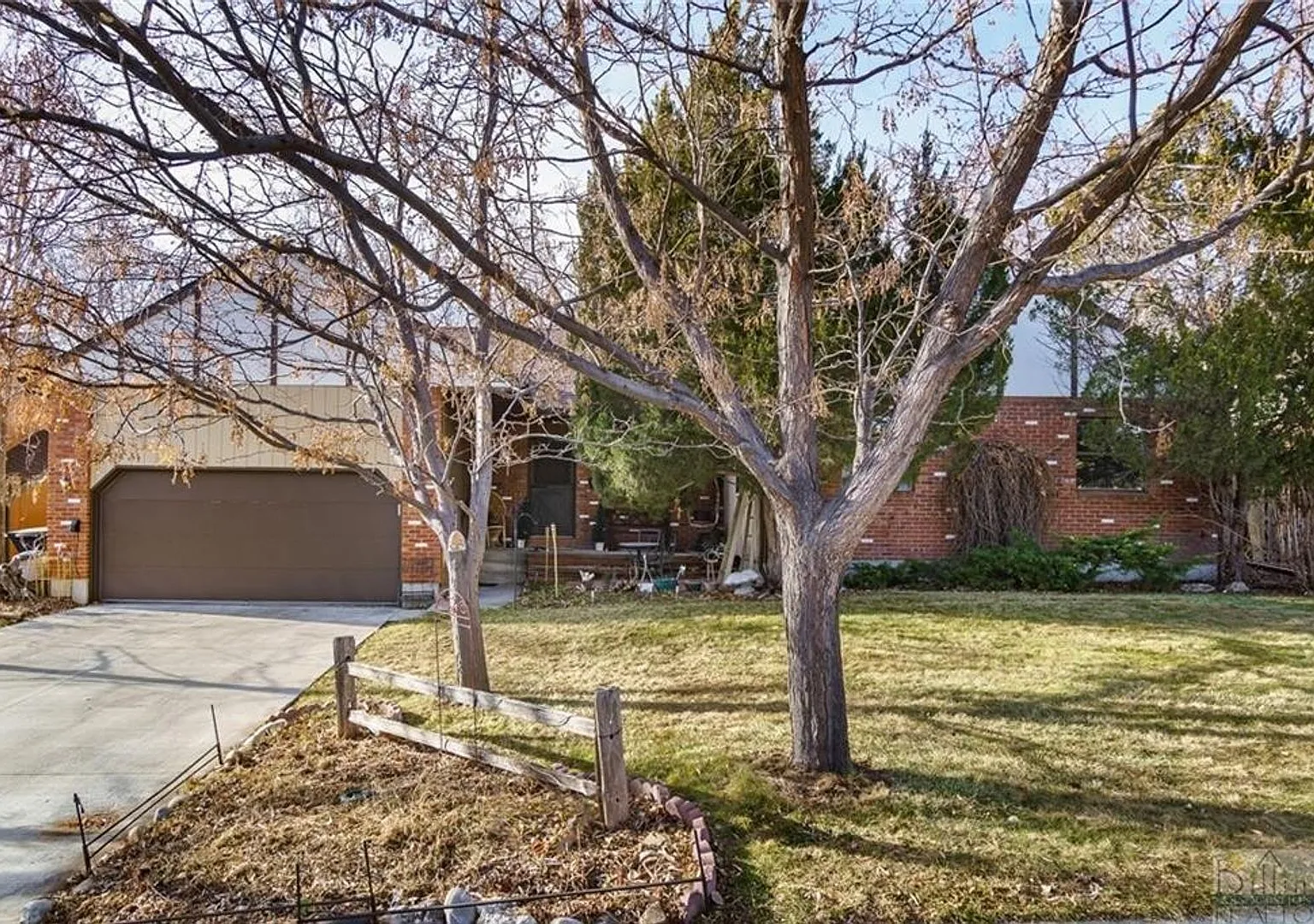 5 Bedroom 3 Bathroom West End Home on Large Lot — Photo 2