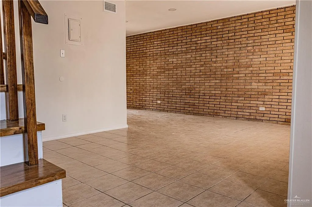 2 bed, 1.5 bath, 1130 sqft, $1,100 — Photo 2